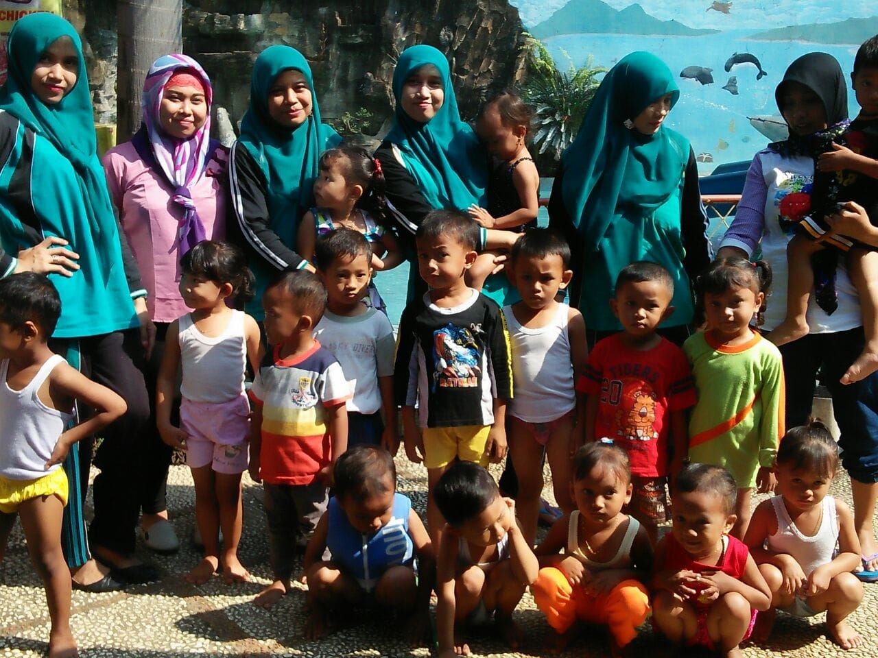 Kegiatan Outbound Berenang
